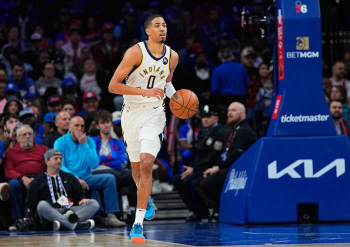 Tyrese Haliburton brings ball up